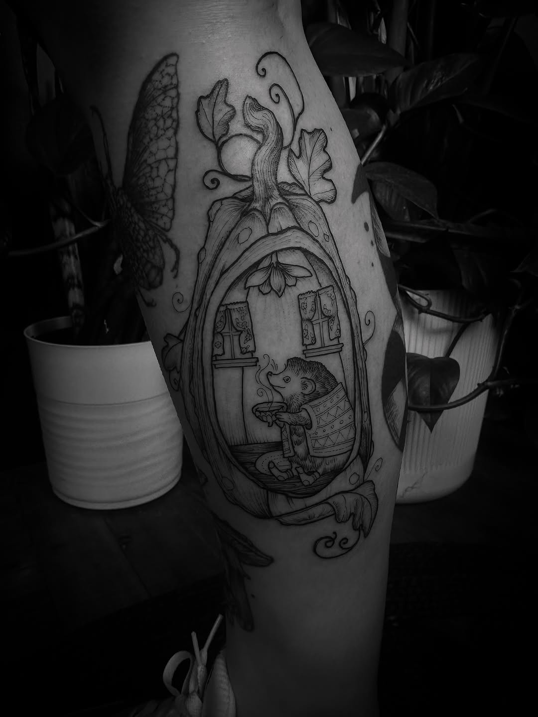 Tattoo by @desireedisarraytattoo — illustrative, black_and_grey
