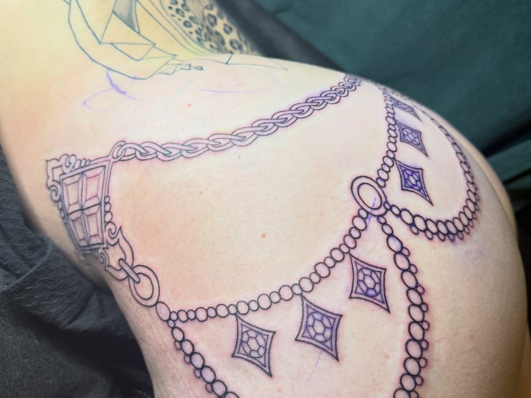 Tattoo by @ladywilson.tattoo โ ornamental, fine_line
