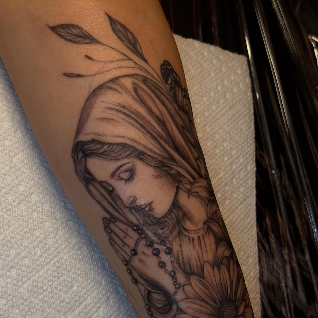 Tattoo by @bellyink_ — black_and_grey, realism
