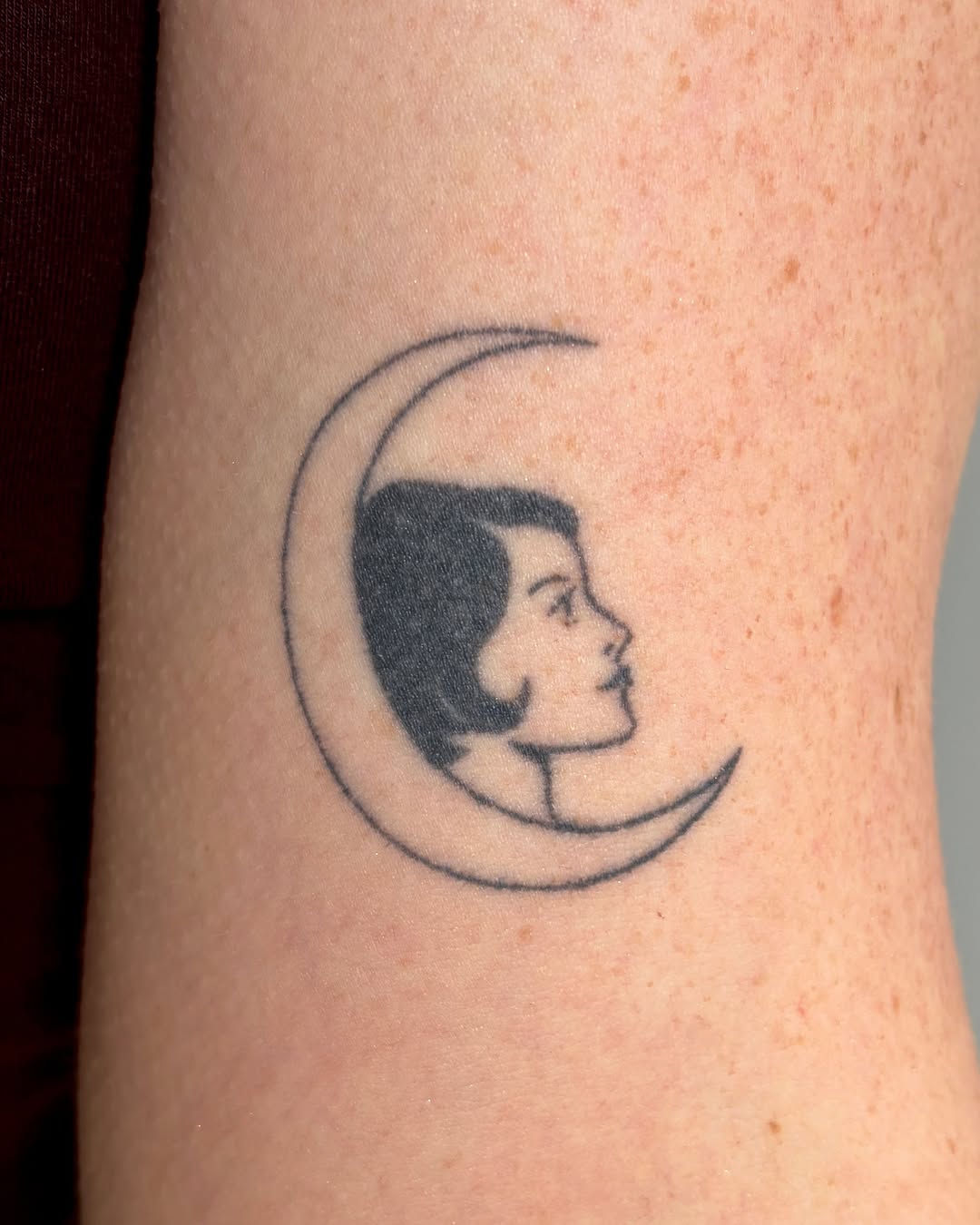 Tattoo by @slxpxke — blackwork