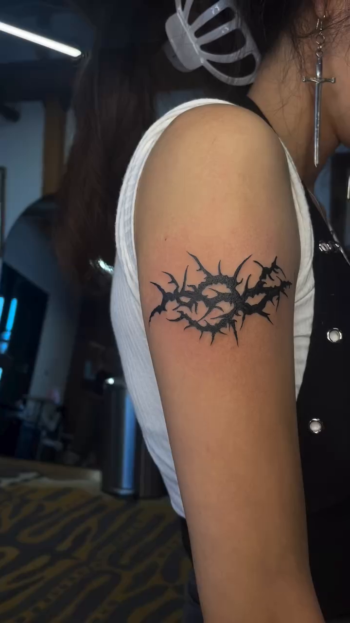 Tattoo by @choriizho — blackwork