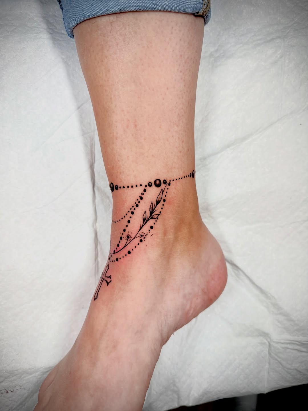 Tattoo by @inqed_tattoo β fine_line