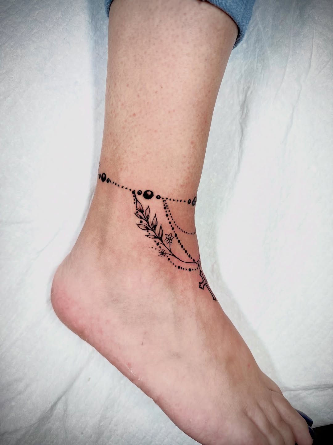 Tattoo by @inqed_tattoo β fine_line