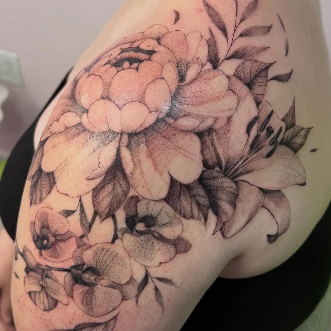 Tattoo by @zoe.eli.tattoo — realism, dotwork