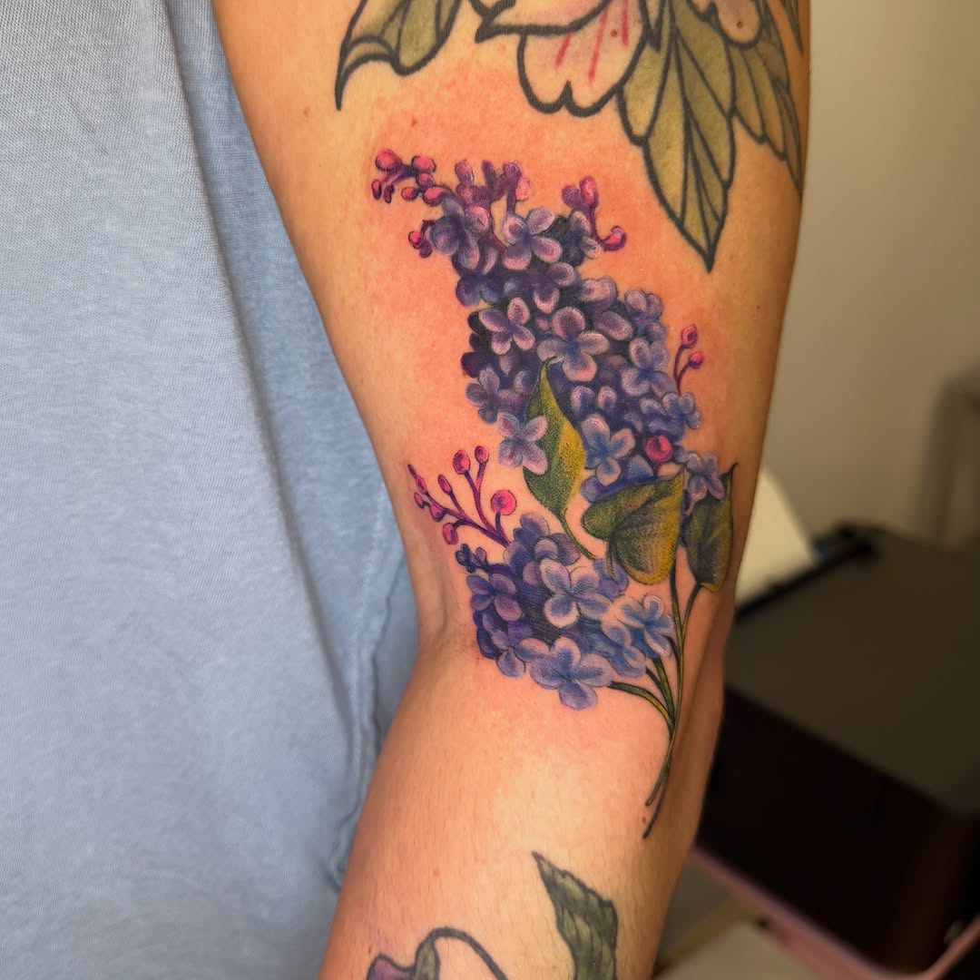 Tattoo by @artbyalyssacarbonara — realism, fine_line