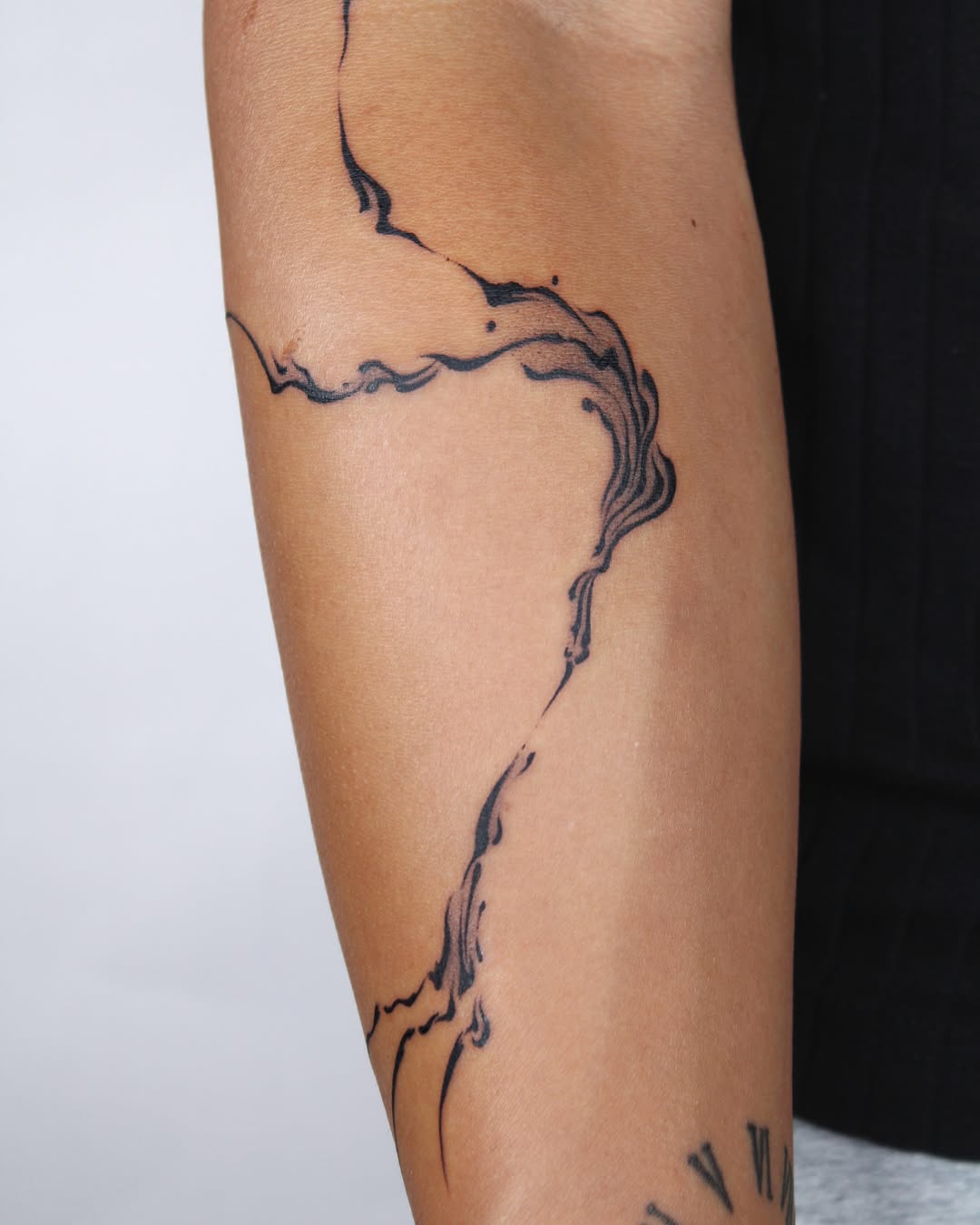 Tattoo by @tatpiaooo — illustrative, blackwork