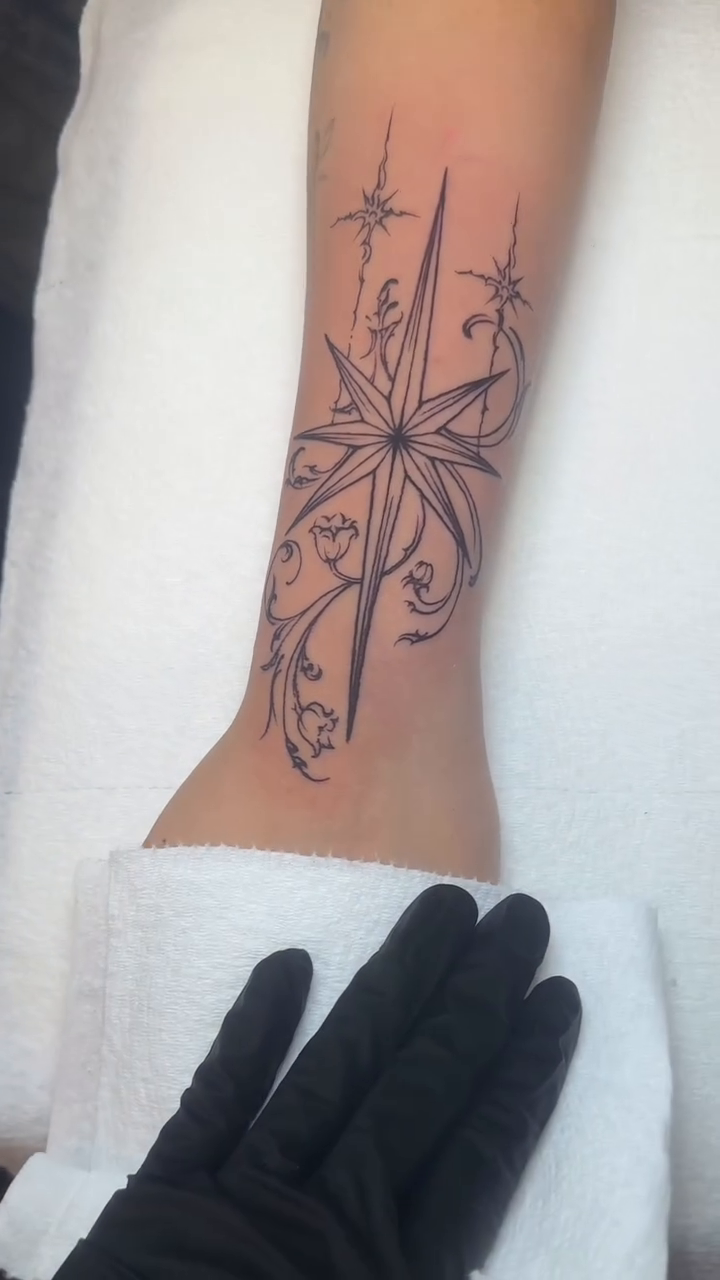 Tattoo by @hellbunnytattoos — fine_line, geometric