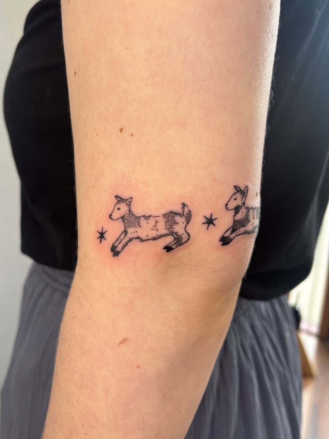 Tattoo by @tattoodlz — black_and_grey