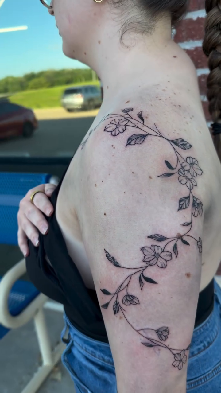 Tattoo by @lexiodam_tattoos — fine_line, illustrative