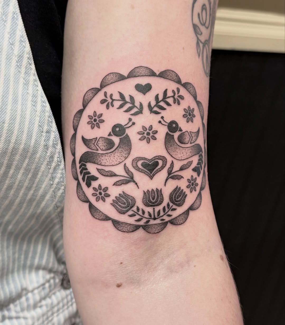 Tattoo by @lizglitztattoo — illustrative, dotwork
