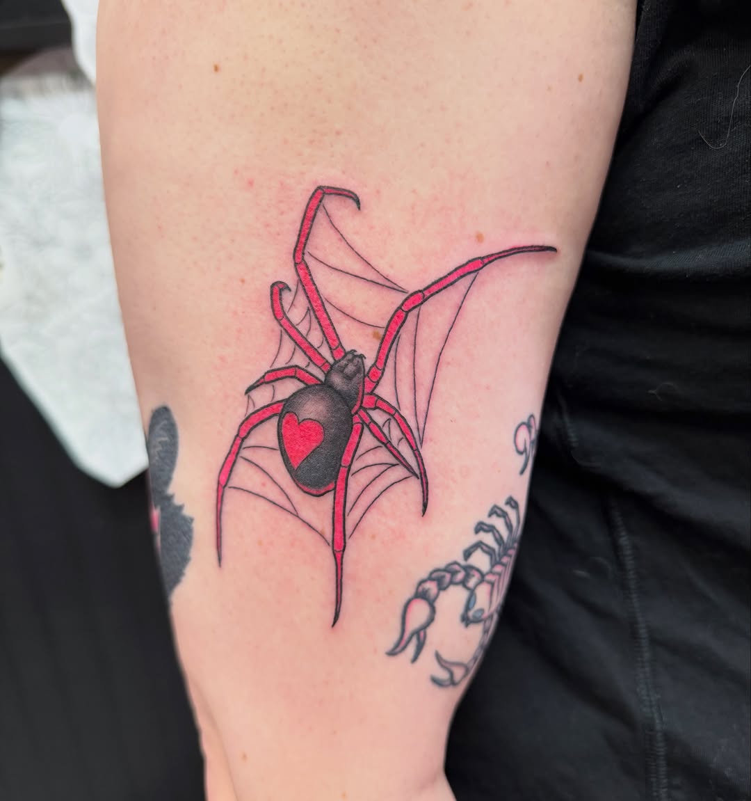 Tattoo by @lizglitztattoo — illustrative, american_traditional