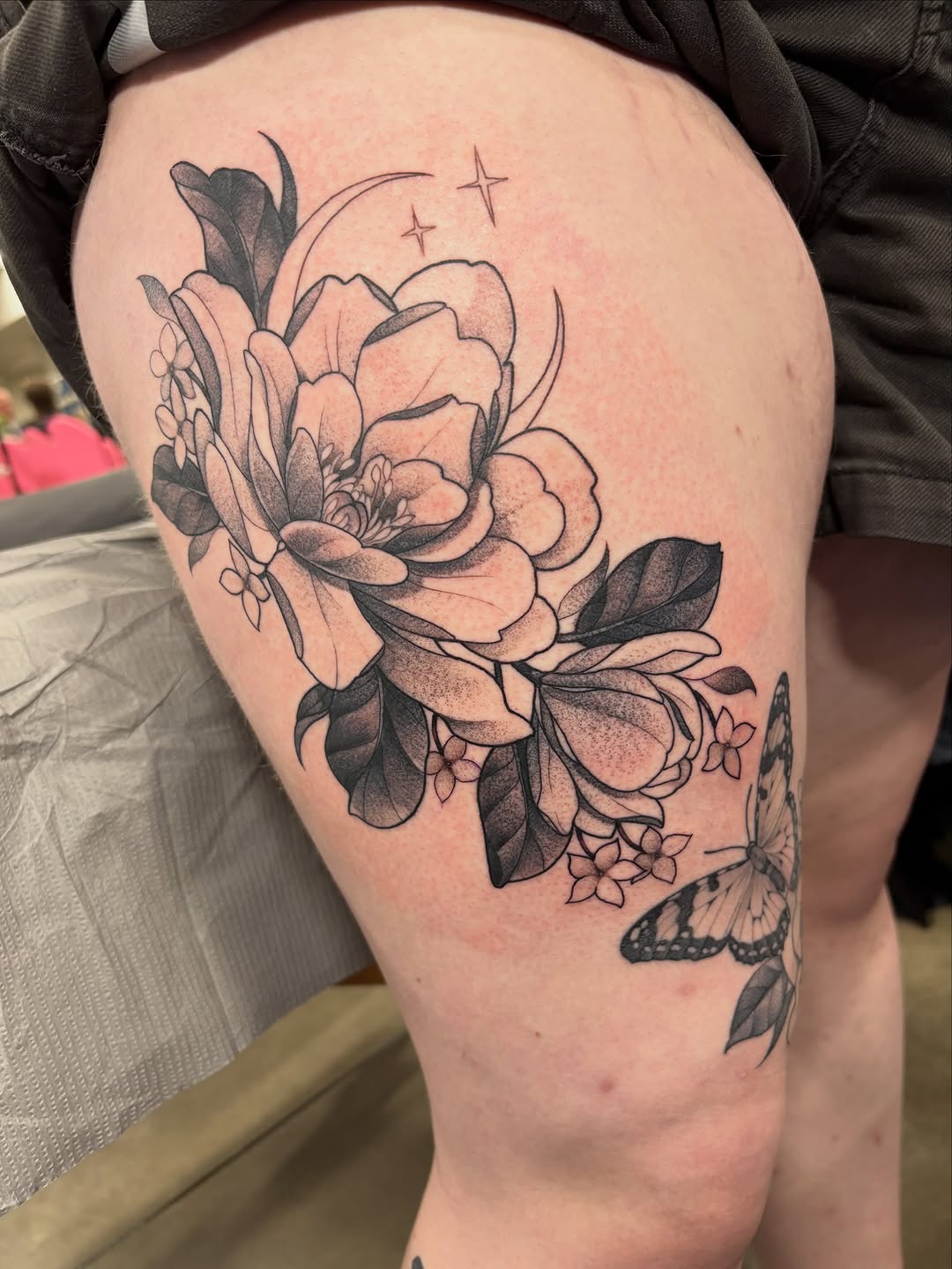 Tattoo by @samilouisetattoos โ black_and_grey, realism