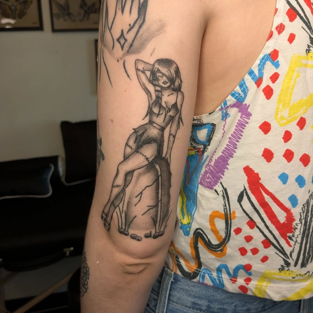 Tattoo by @snakesinmydreams โ black_and_grey