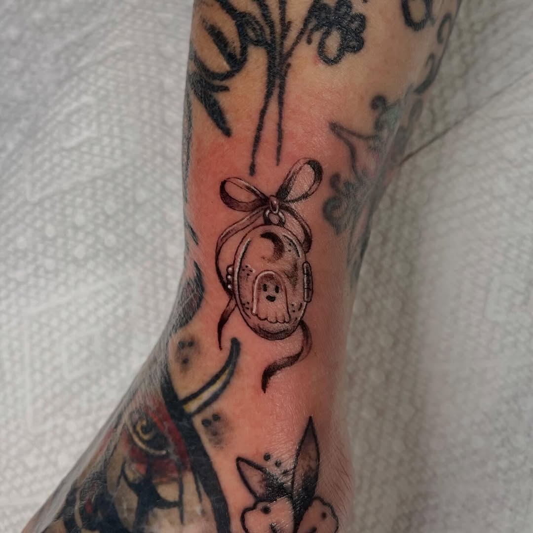 Tattoo by @jussjoshinduh — black_and_grey