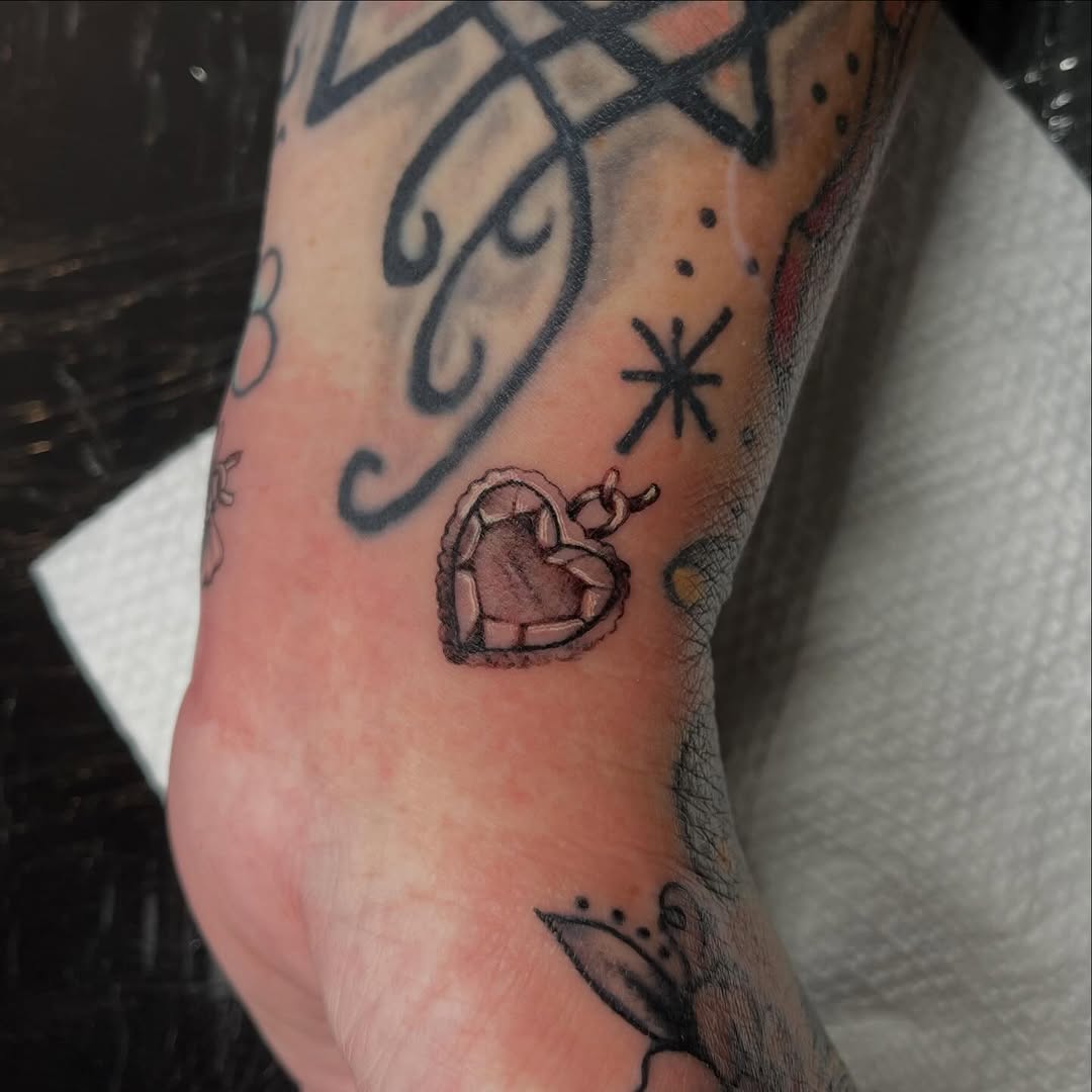 Tattoo by @jussjoshinduh — black_and_grey