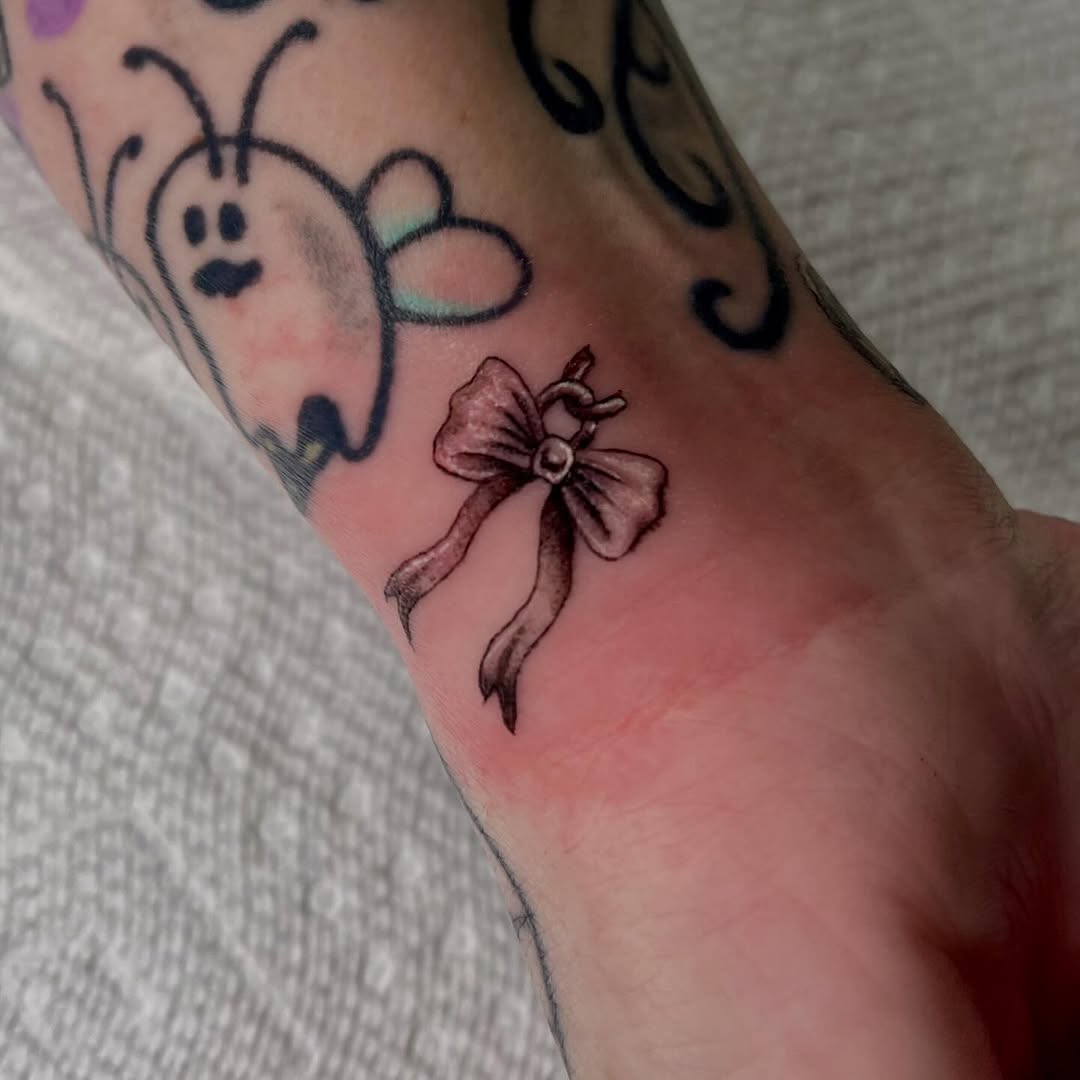 Tattoo by @jussjoshinduh — black_and_grey