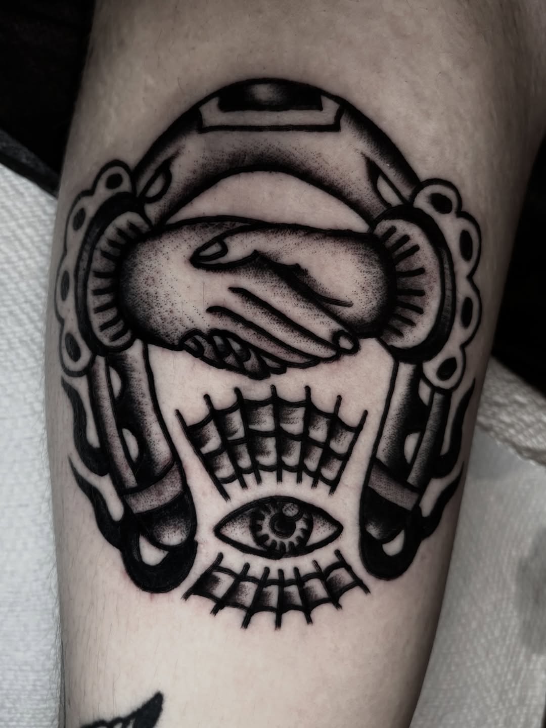 Tattoo by @chavolui_tattoos — american_traditional, illustrative