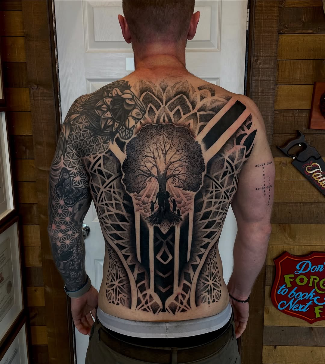 Tattoo by @doingadraw โ geometric, black_and_grey