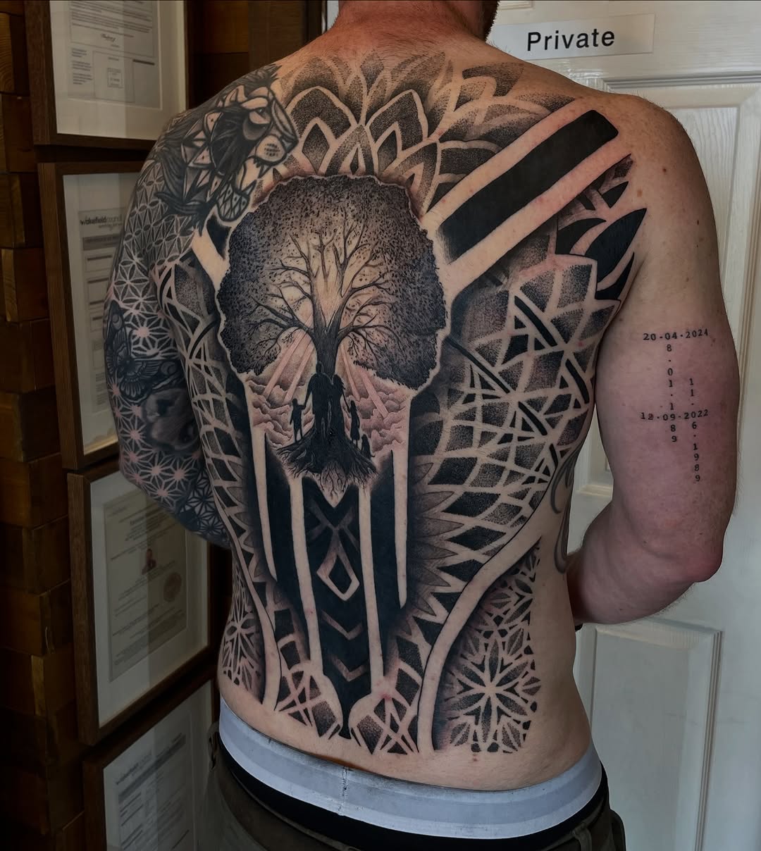 Tattoo by @doingadraw โ geometric, black_and_grey