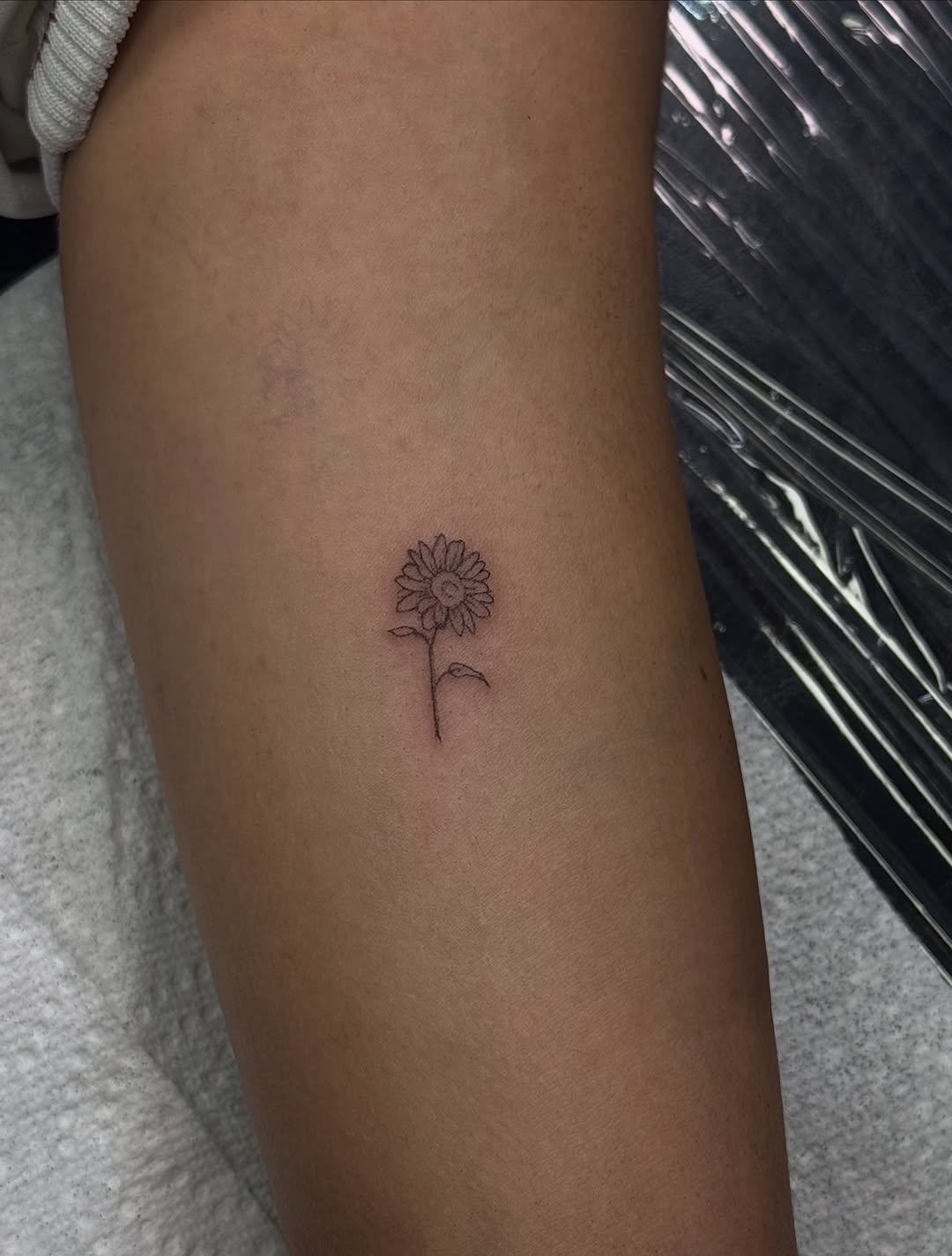 Tattoo by @tiagobrittotattoo โ fine_line, minimalist