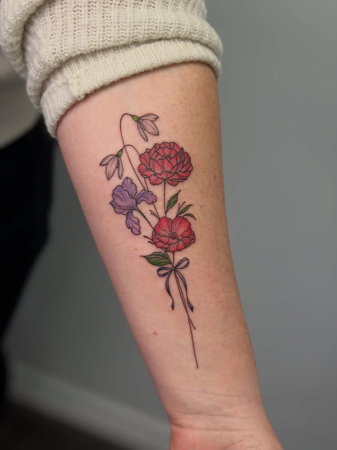 Tattoo by @tattoosbykaur โ fine_line