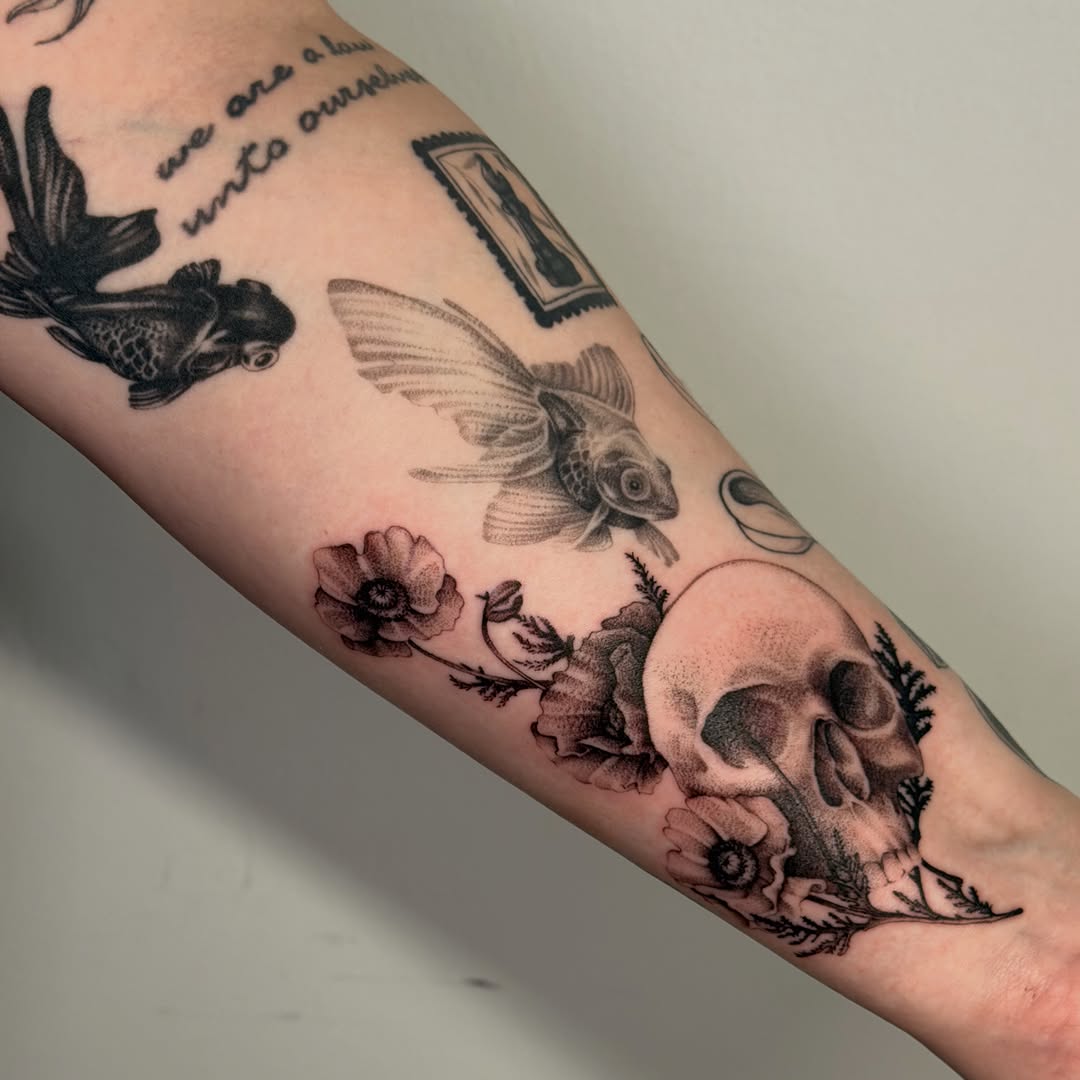 Tattoo by @artbyalyssacarbonara — realism, dotwork