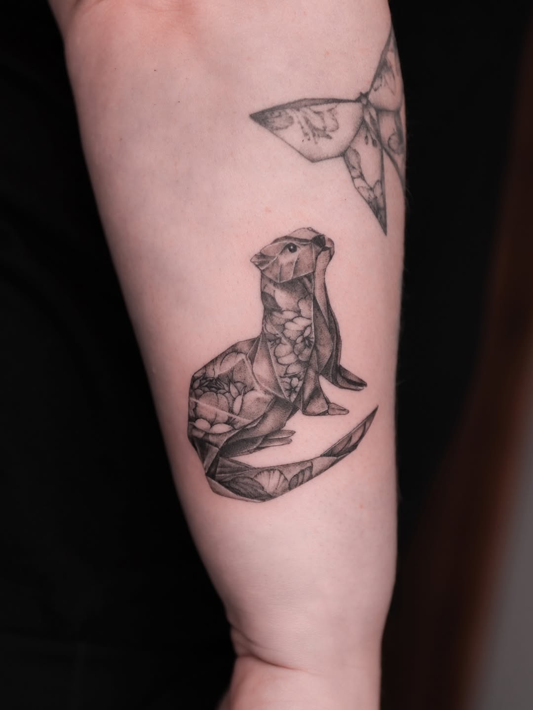 Tattoo by @alinasovina.tattooing โ black_and_grey, geometric