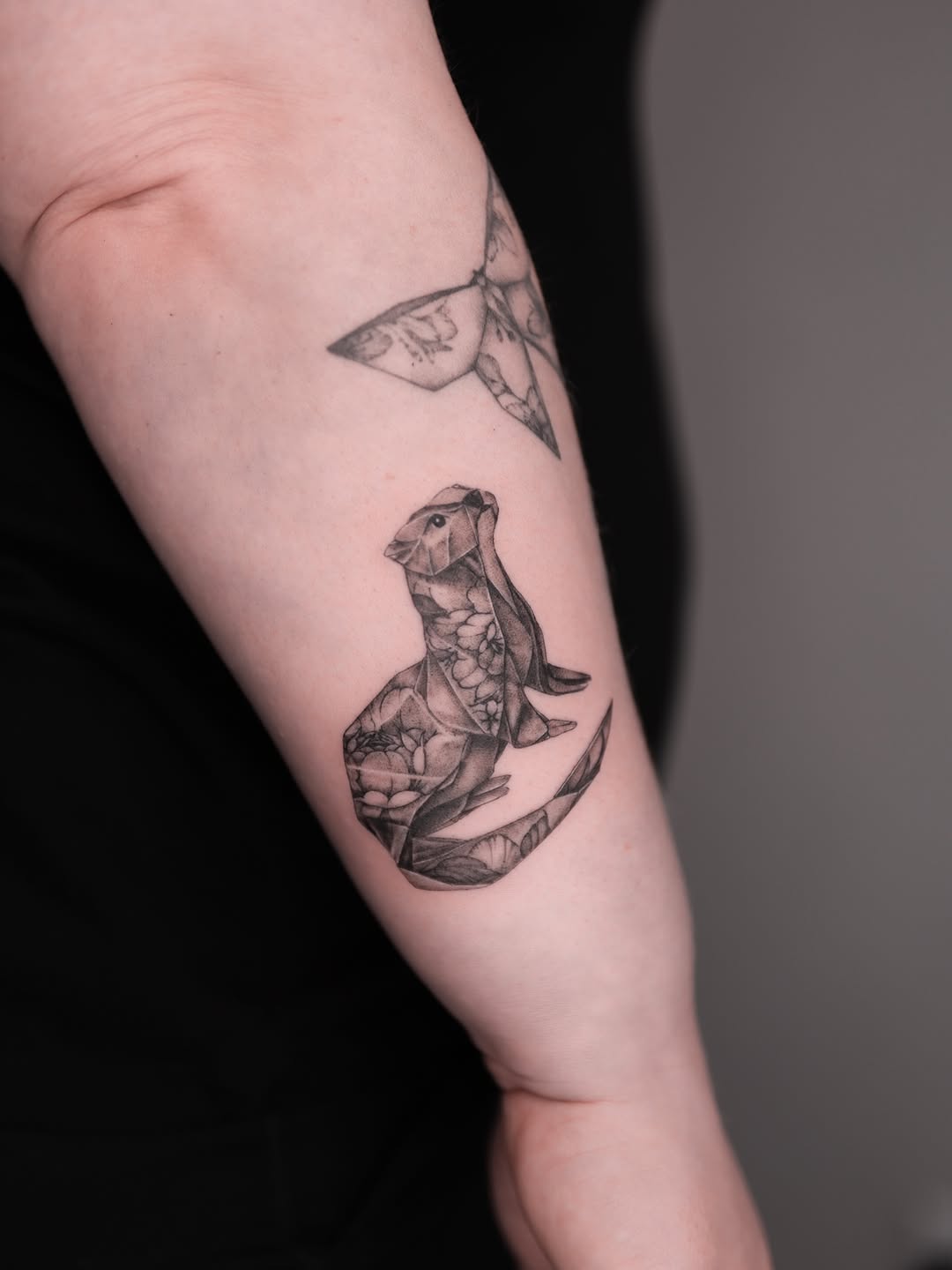 Tattoo by @alinasovina.tattooing โ black_and_grey, geometric