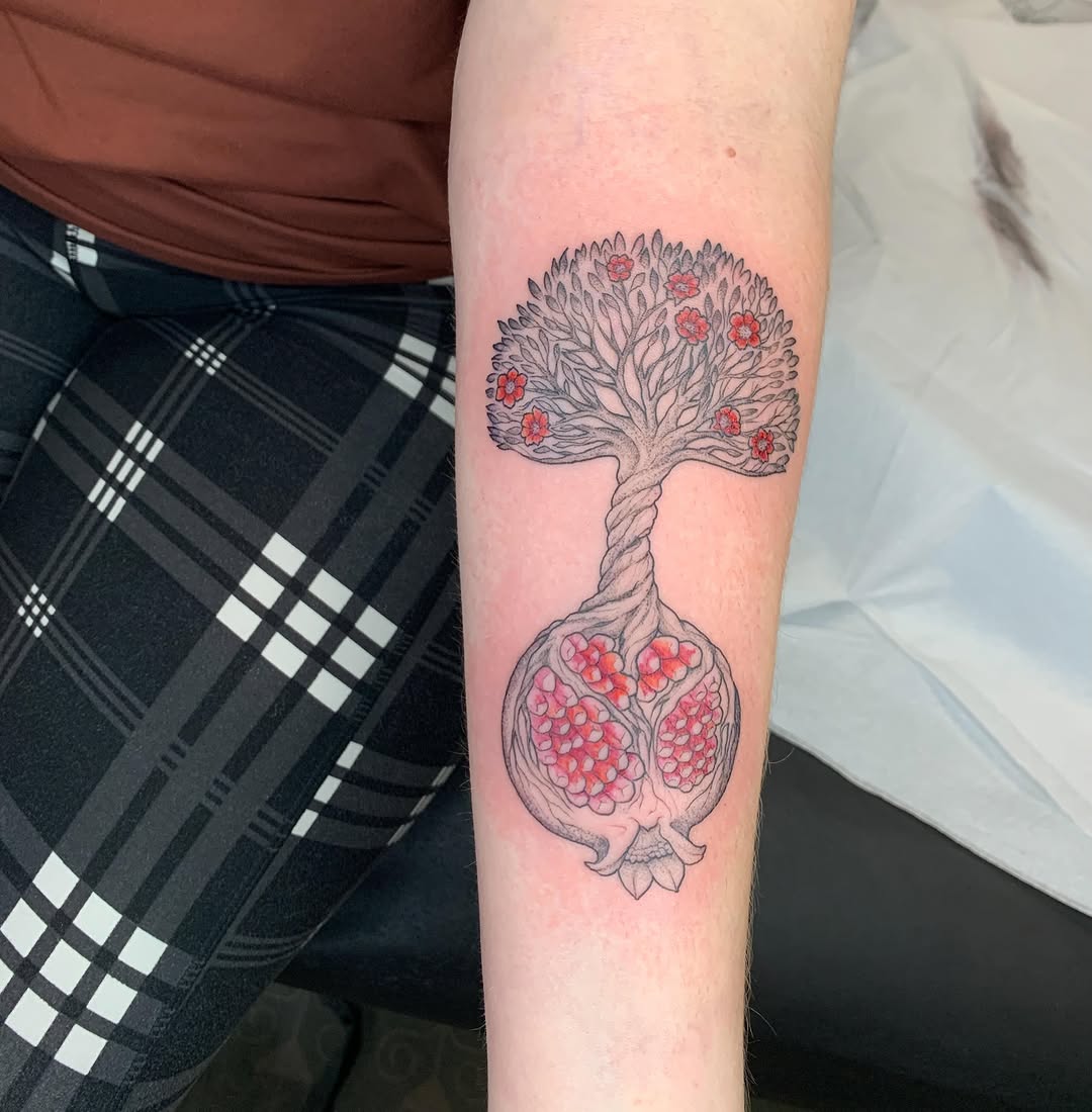 Tattoo by @kittyjonestattoo โ black_and_grey
