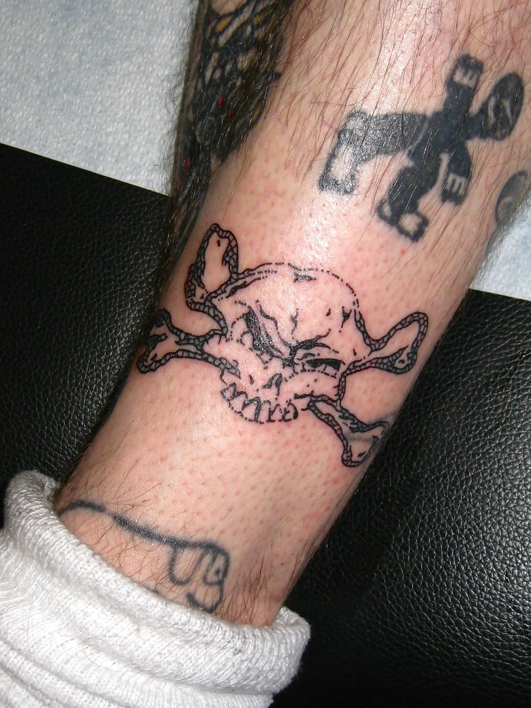 Tattoo by @whatisheavenlike — blackwork