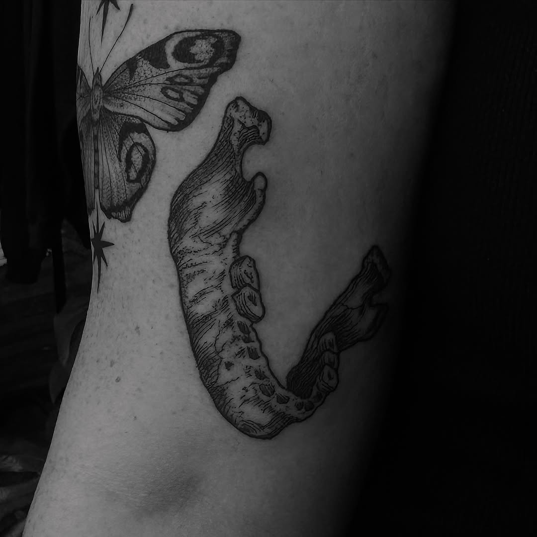 Tattoo by @desireedisarraytattoo — illustrative, black_and_grey