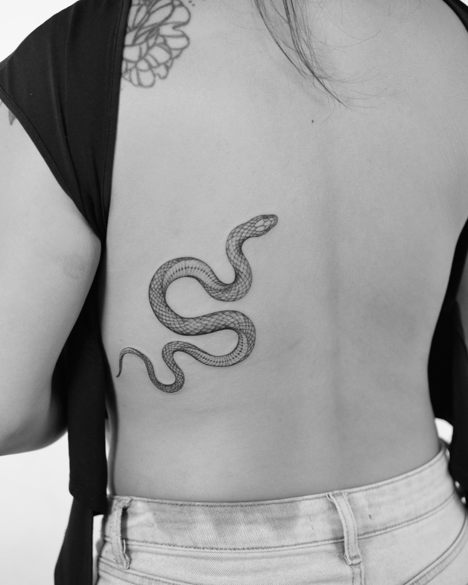 Tattoo by @ninnalopesart — realism, black_and_grey