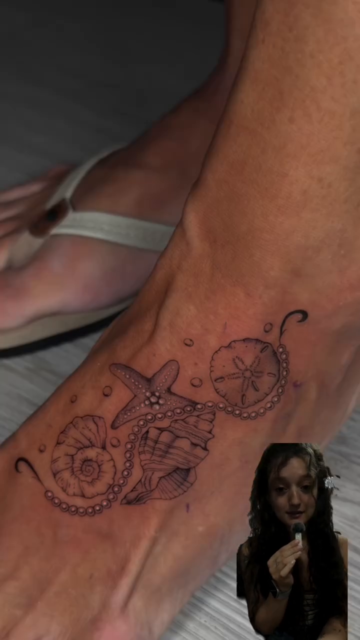Tattoo by @mariannefriositattoo — fine_line