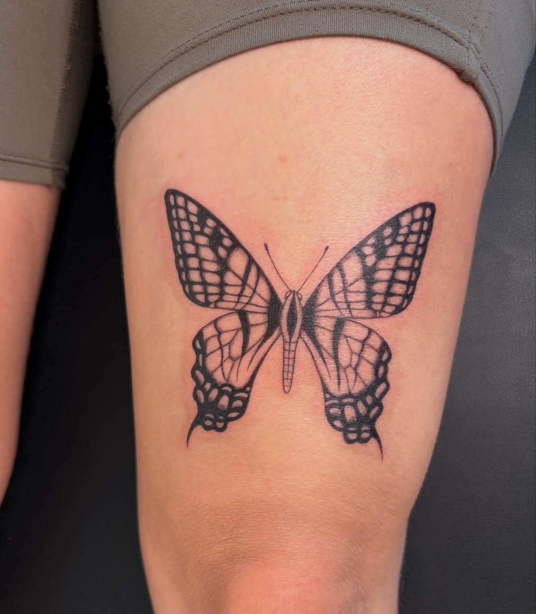 Tattoo by @en.terra — fine_line, black_and_grey
