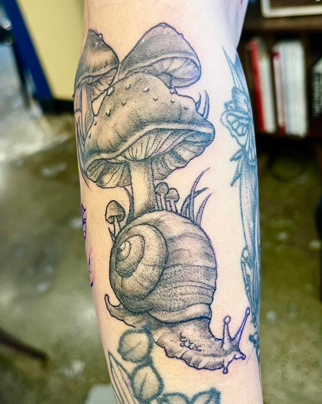 Tattoo by @lamarbodyart — black_and_grey, illustrative