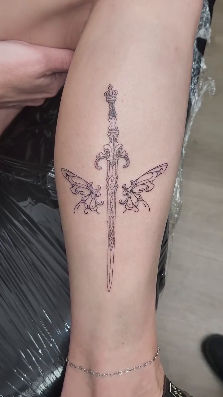 Tattoo by @sacredgemometry โ fine_line, black_and_grey
