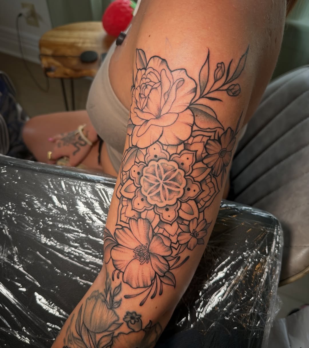Tattoo by @lyndzetattoos — black_and_grey