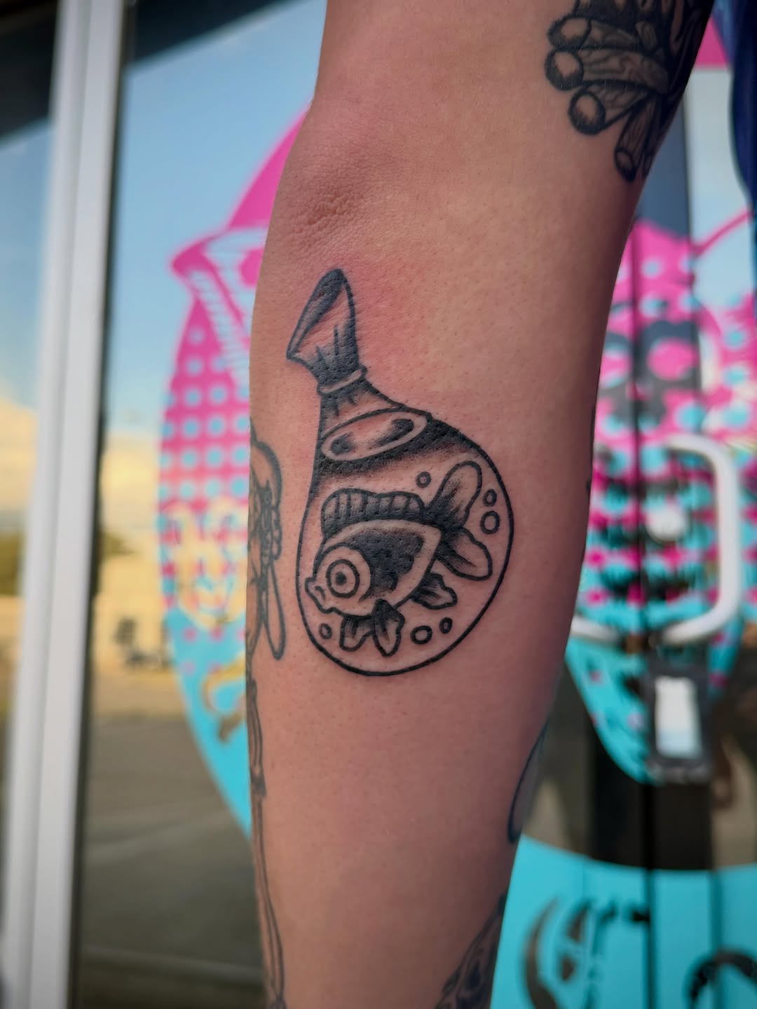 Tattoo by @alicalisart — black_and_grey