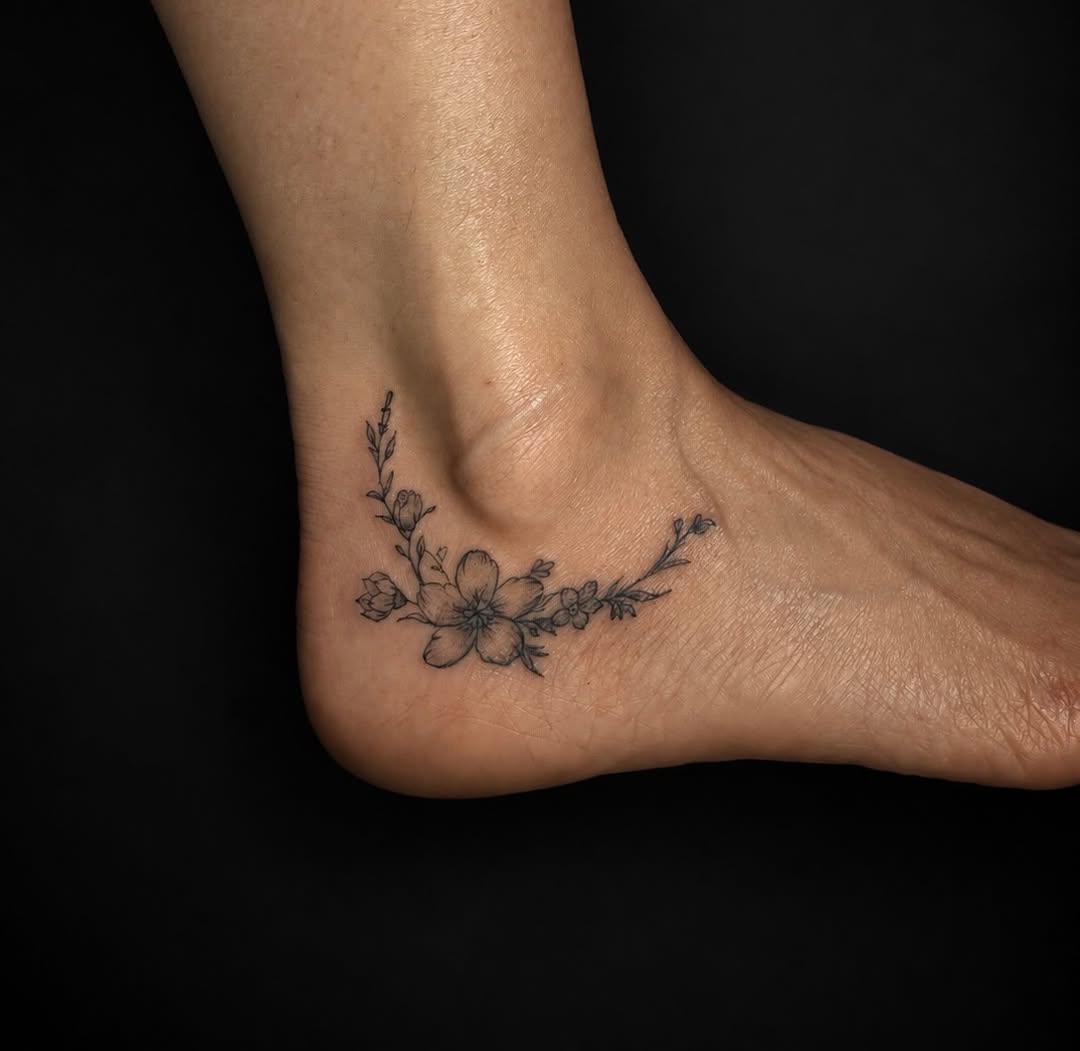 Tattoo by @tino_tattoo_ — fine_line