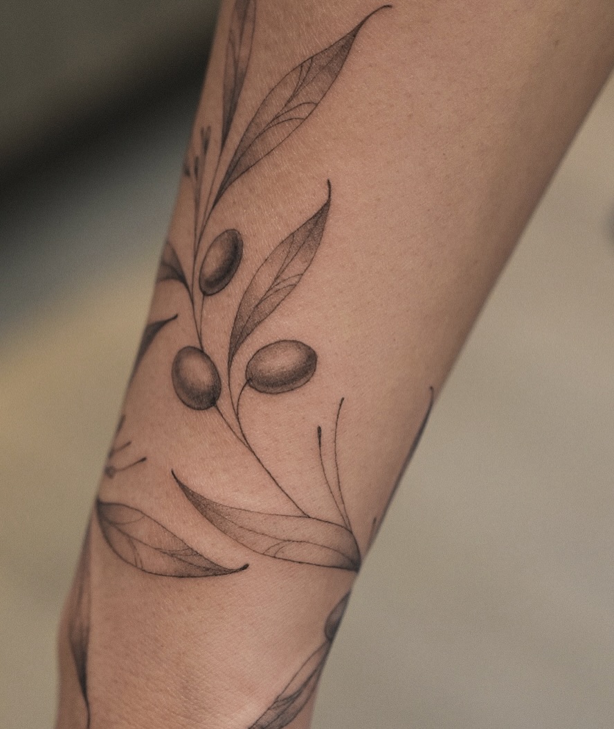 Tattoo by @hellymarch_tattoo โ fine_line