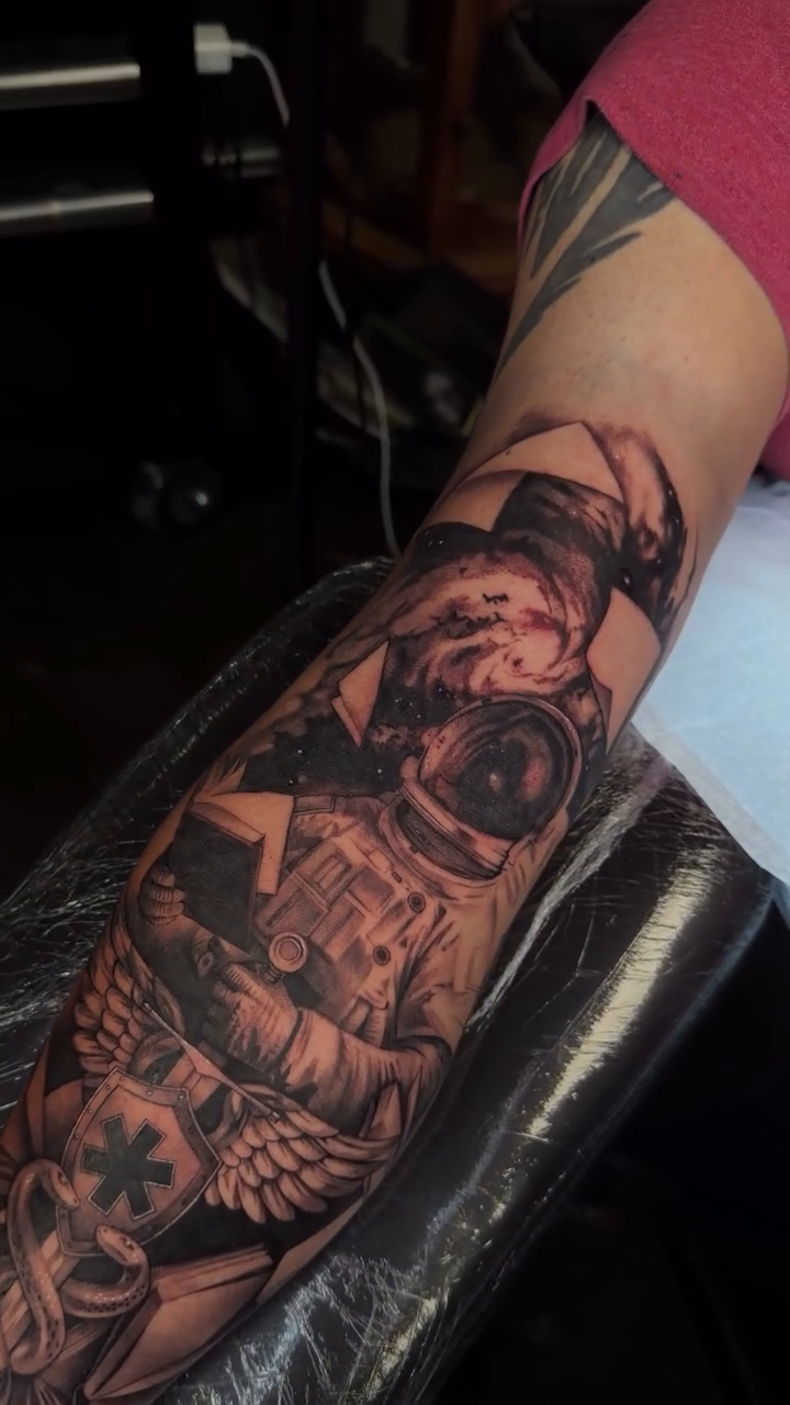 Tattoo by @plz_send_noodlez — realism, black_and_grey