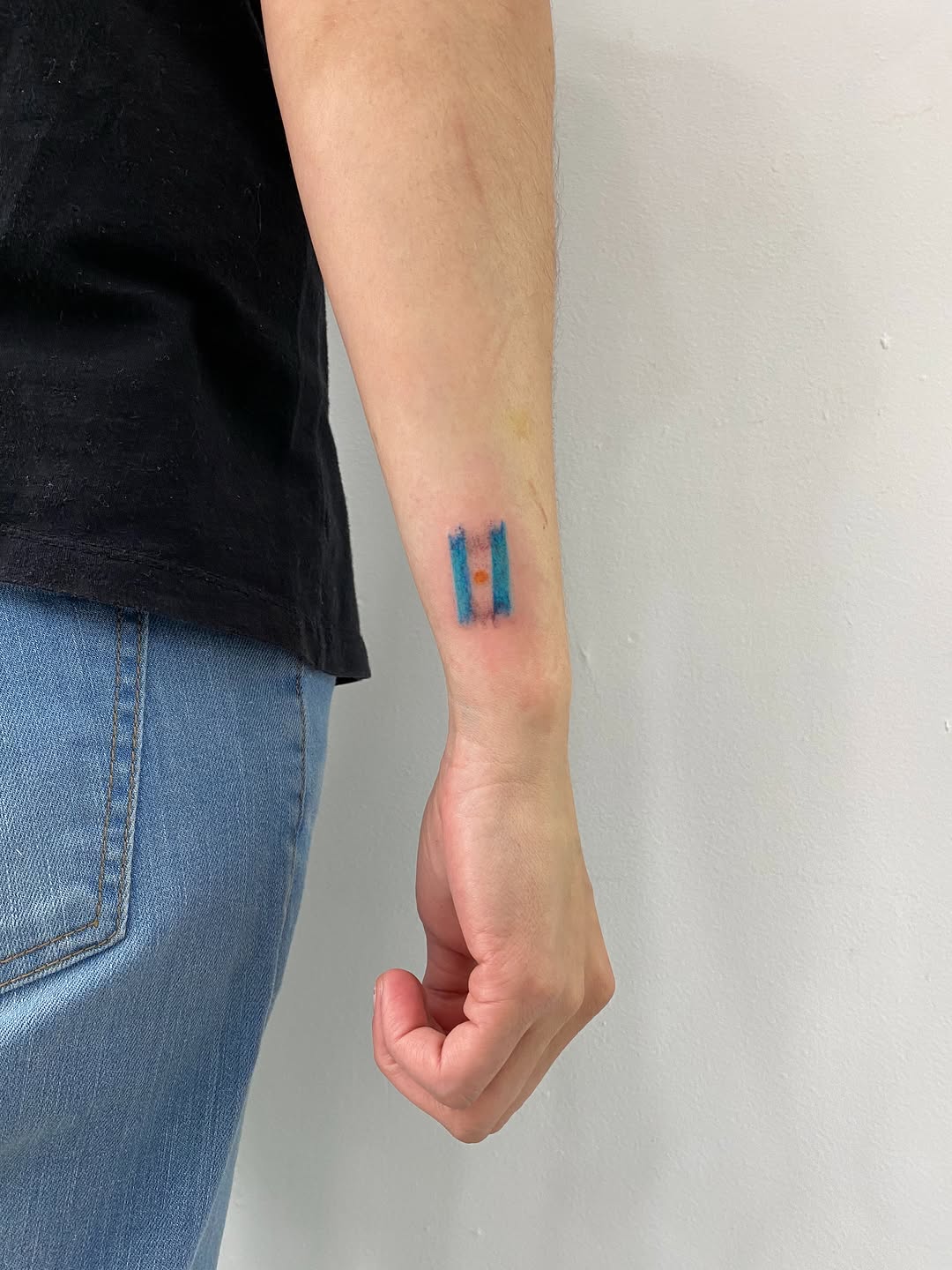 Tattoo by @eleana_tattooart — minimalist