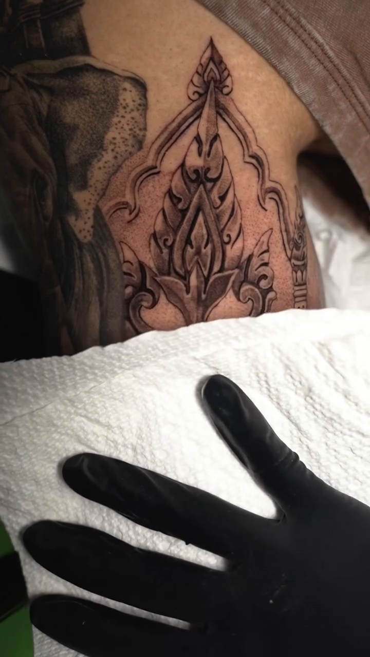 Tattoo by @marlisatattoo — black_and_grey, ornamental