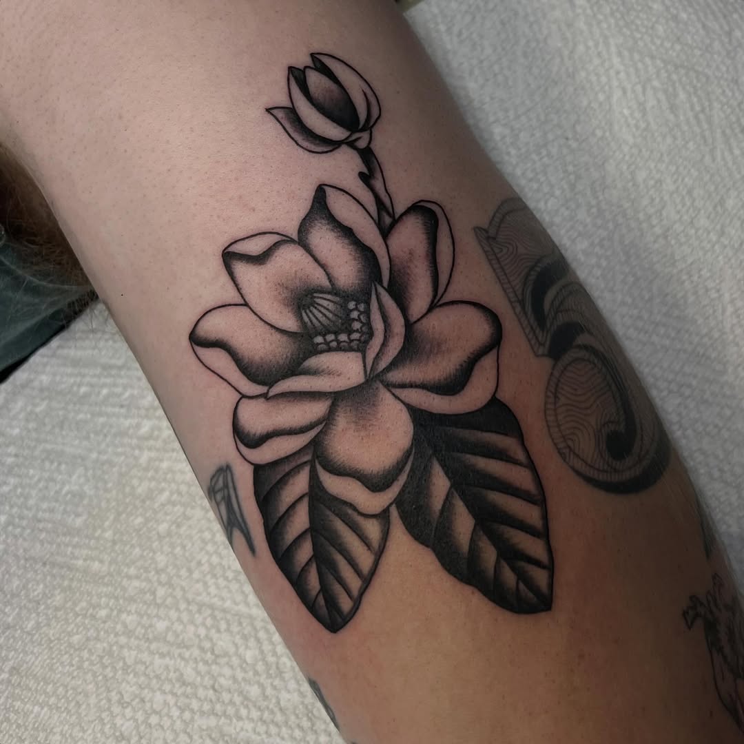 Tattoo by @erae.tattoo โ black_and_grey, illustrative