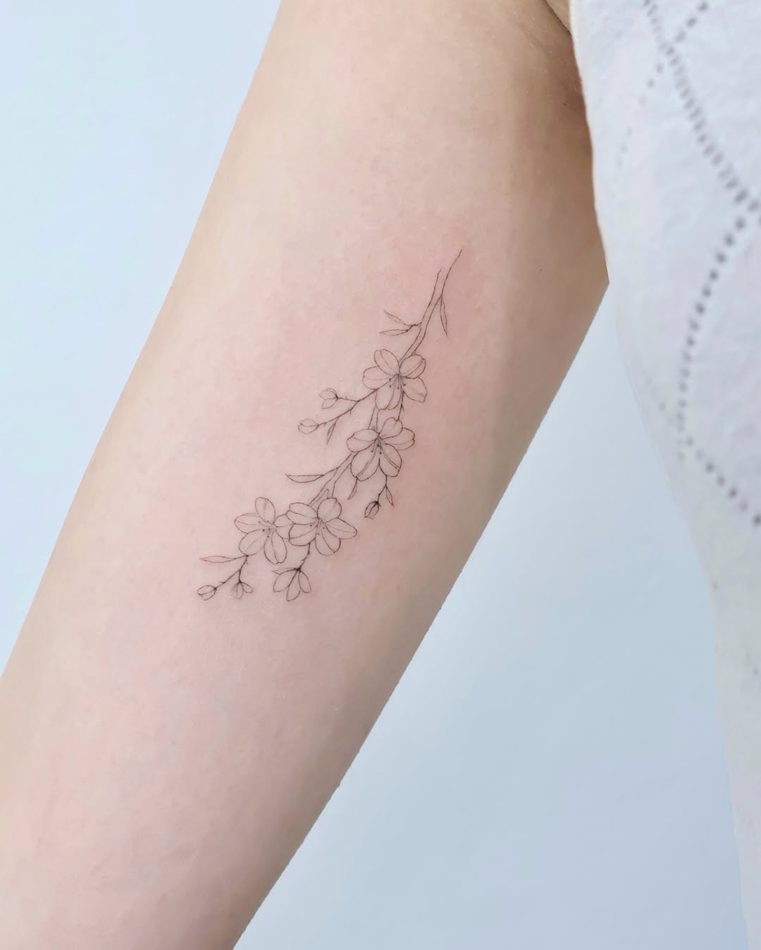Tattoo by @tattooist_mora — fine_line
