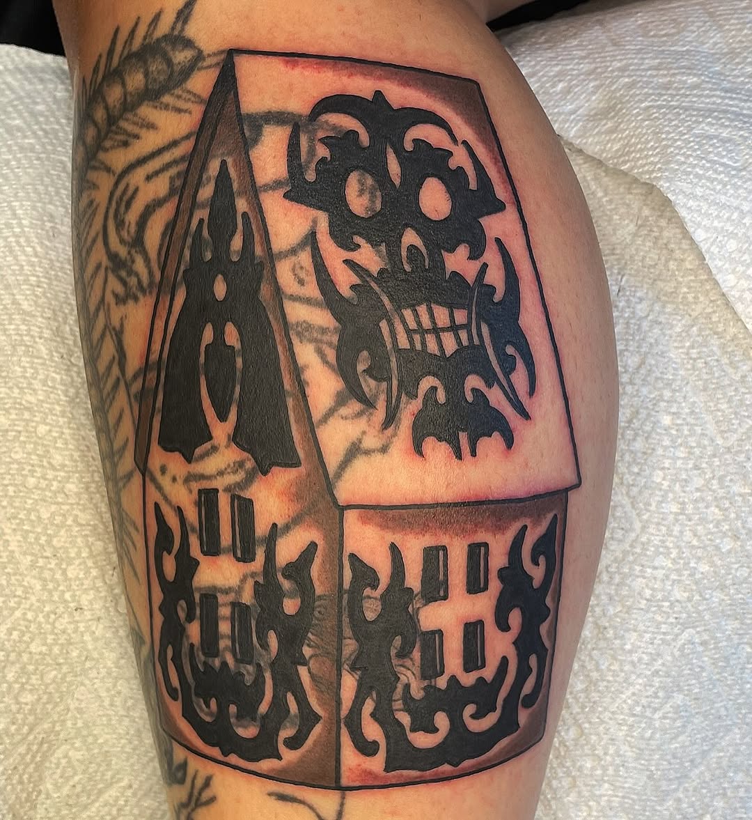 Tattoo by @shorezumi โ blackwork, illustrative