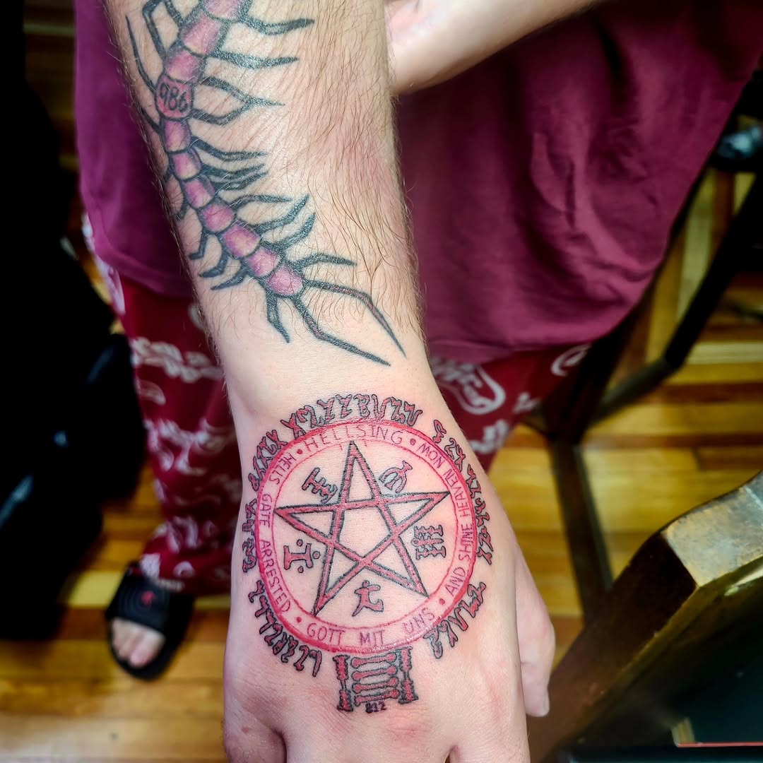 Tattoo by @rockinr33d.tattoos — illustrative, blackwork