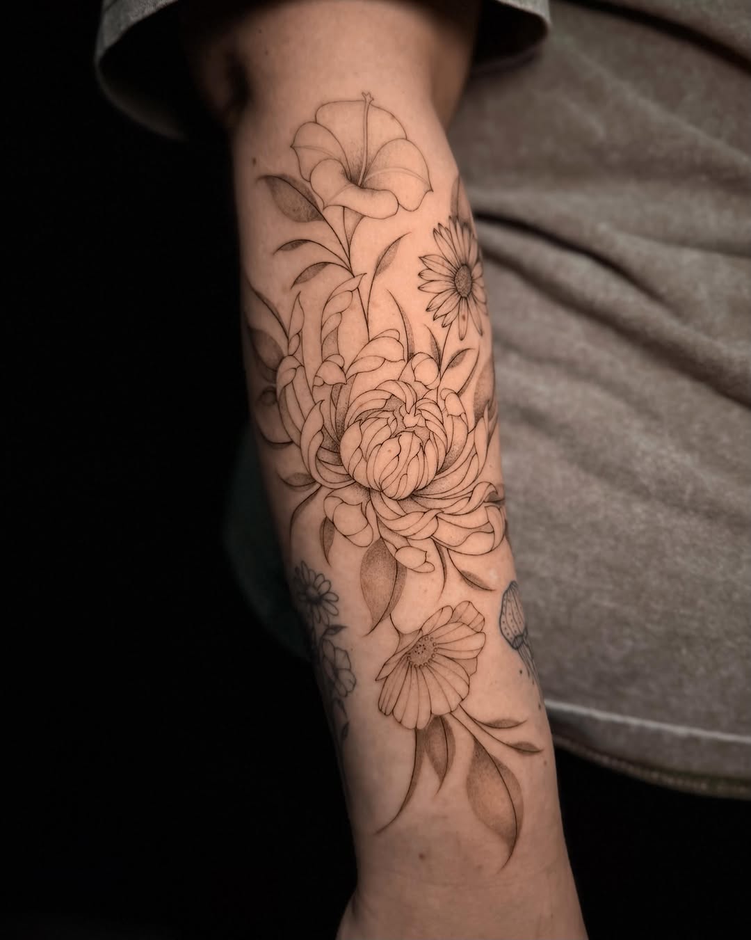 Tattoo by @inkedbyfrida โ fine_line, illustrative