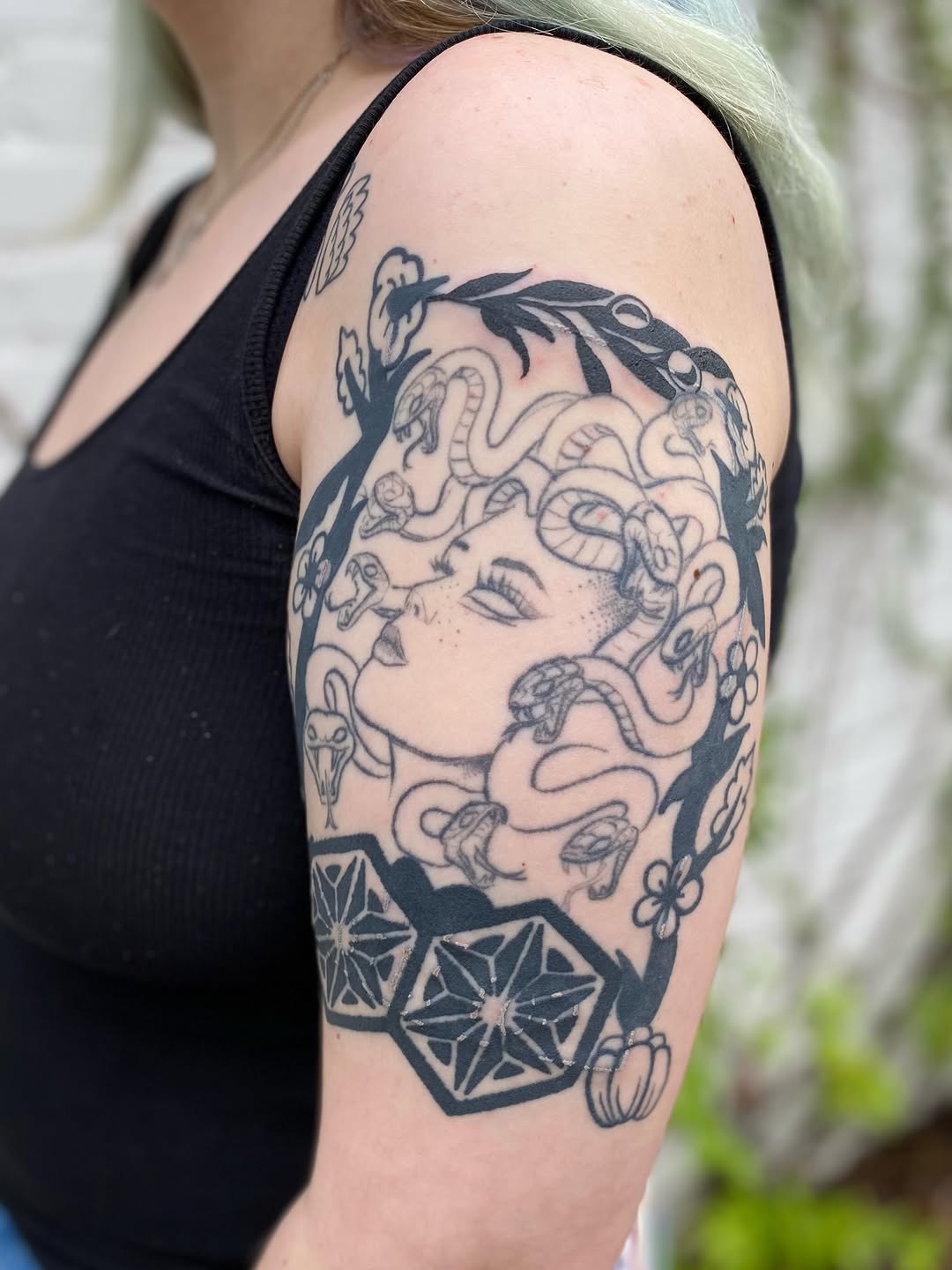 Tattoo by @esauuce — black_and_grey, illustrative