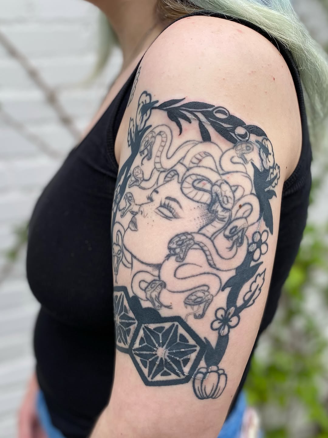 Tattoo by @esauuce — black_and_grey, illustrative
